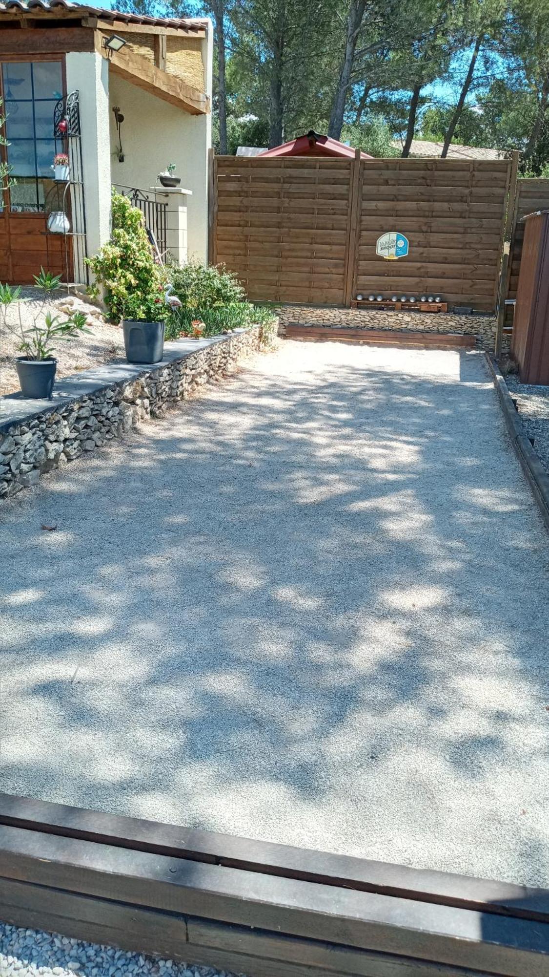 Les Coronilles Bed & Breakfast Beaucaire  Bilik gambar